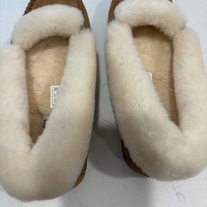 UGG SLIPPERS